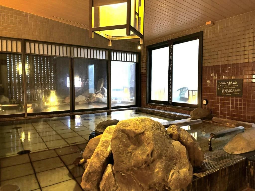 2층 천연 온천 소데노유 (袖湊の湯)
