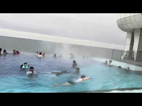 강능 겨울 바다에서 수영 하는느낌 앞이 경포해수욕장 스카이베이호텔 옥상 수영장